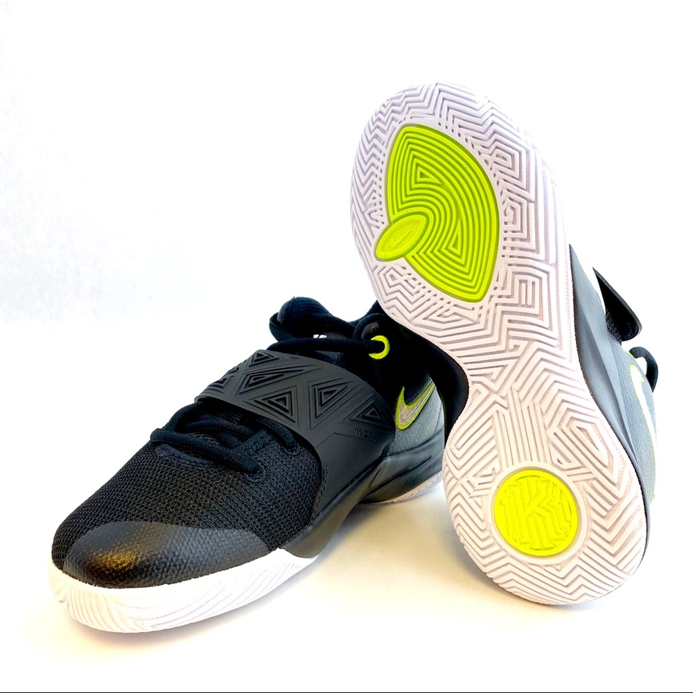 Nike Little Kids Kyrie Flytrap III (PS) - New in box